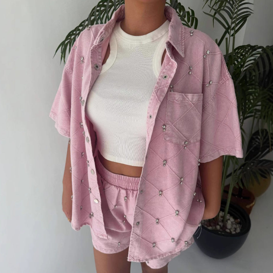 Dame afslappet og stilfuldt sæt bestående af kortærmet bluse og shorts Stilla