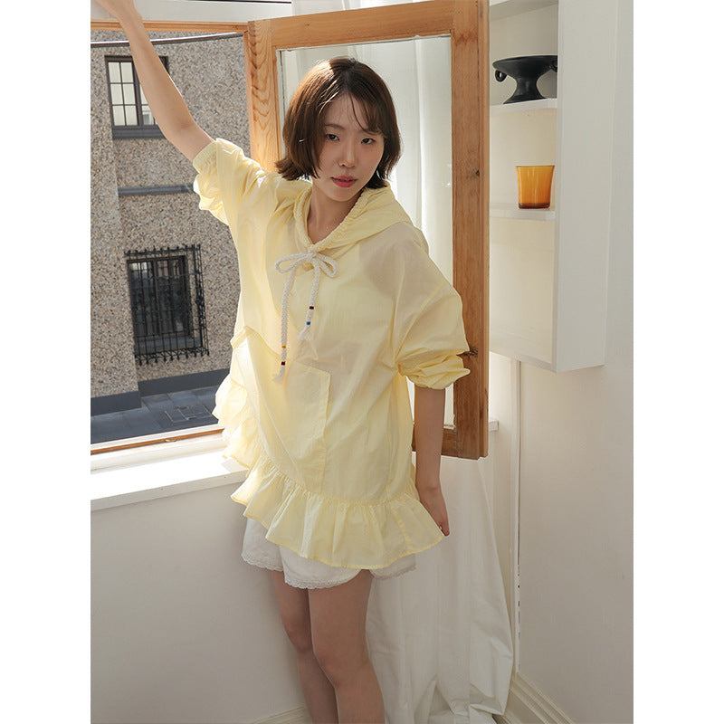 Dame afslappet hættetrøje med flæsekant og fin bomuldsstruktur Stilla