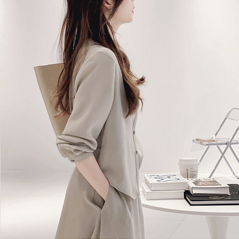 Dame afslappet bluse med fint stof og knapdetaljer Stilla