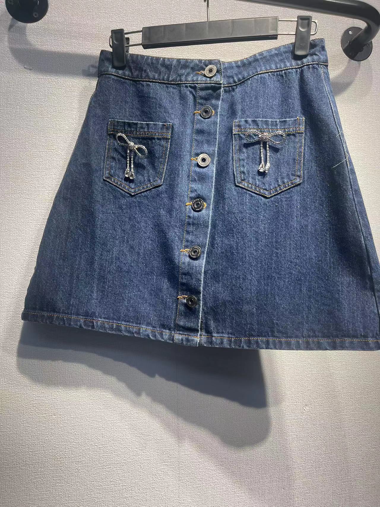 Dame Denim Mini Skirt med dekorative lommer og knaplukning Stilla