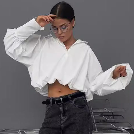 Dame cropped bluse med voluminøse ærmer og elegant høj krave Stilla