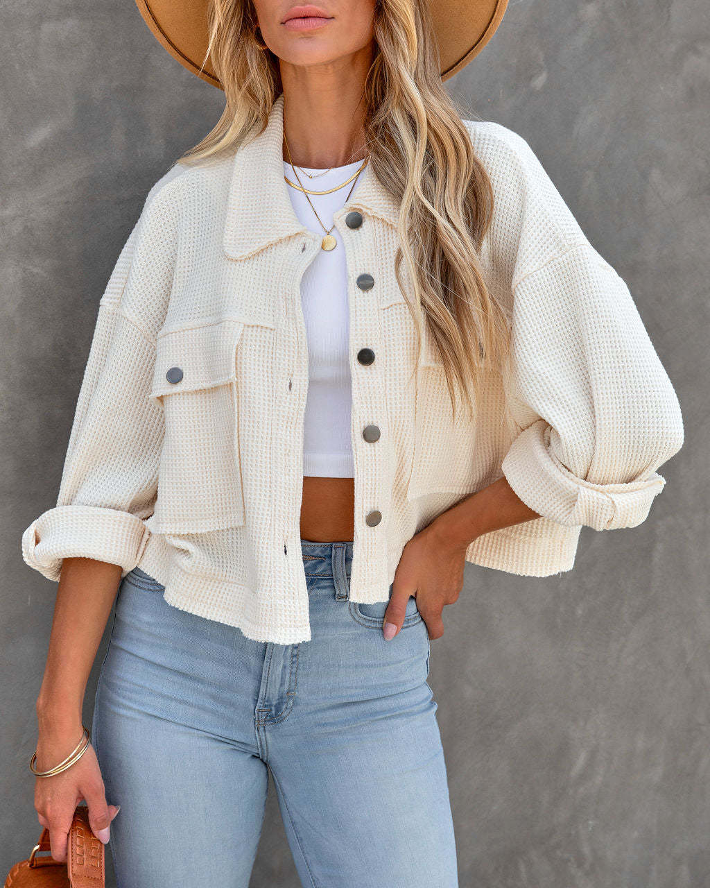 Dame afslappet bomuldsjakke i cropped stil med påsyede lommer Stilla