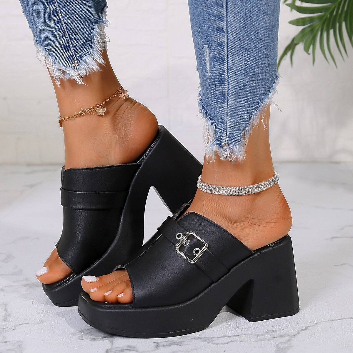 Dame Åben Højhælede Sandaler med moderne Spændeaccent Stilla