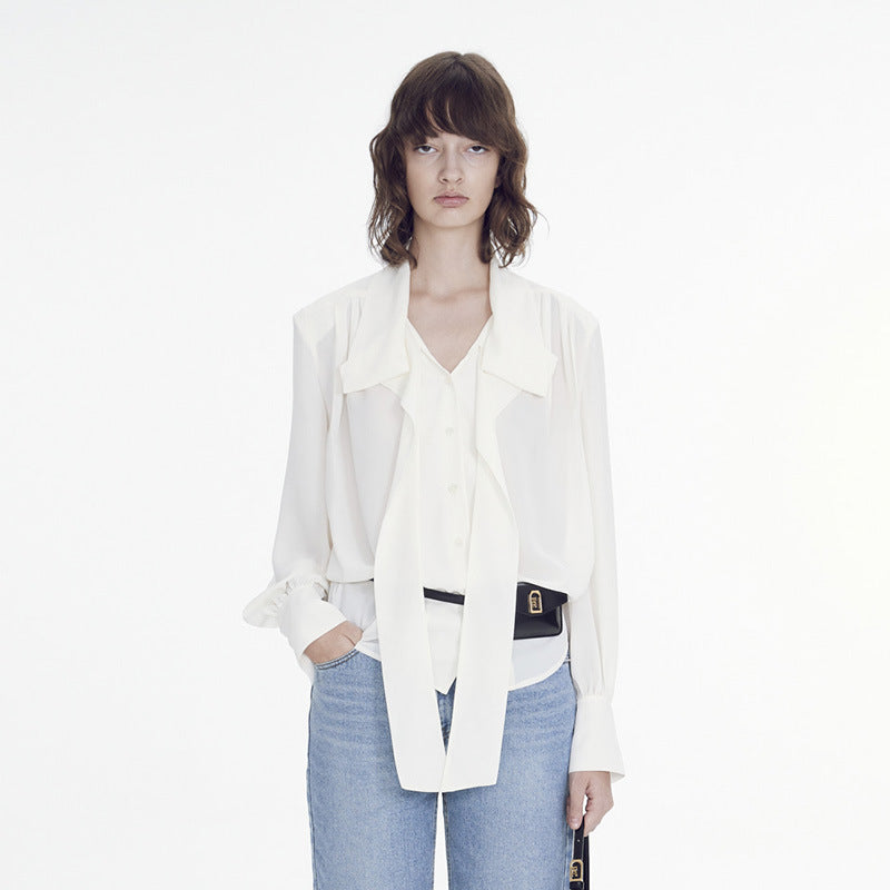 Dame elegant bluse med sidelæns bindebånd og raffineret knapliste Stilla