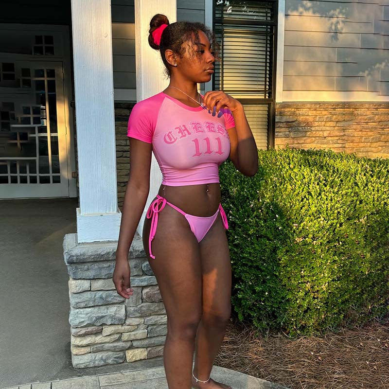 Dame Cropped Graphic T-shirt og High-Waisted Bikini Sæt Stilla