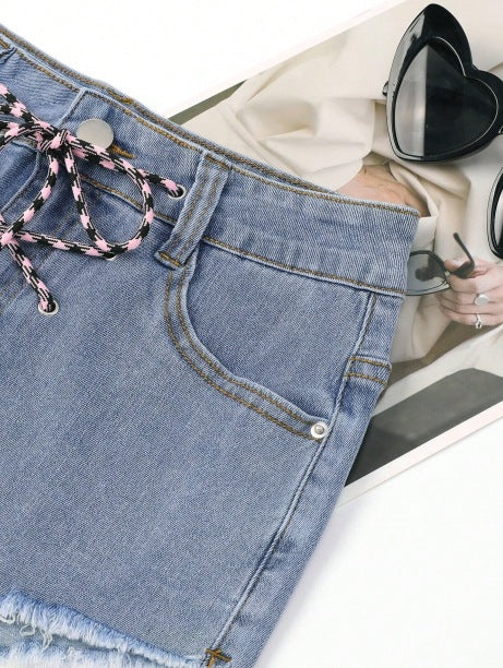 Dame Denim-shorts med snøredetalje og frynset søm Stilla