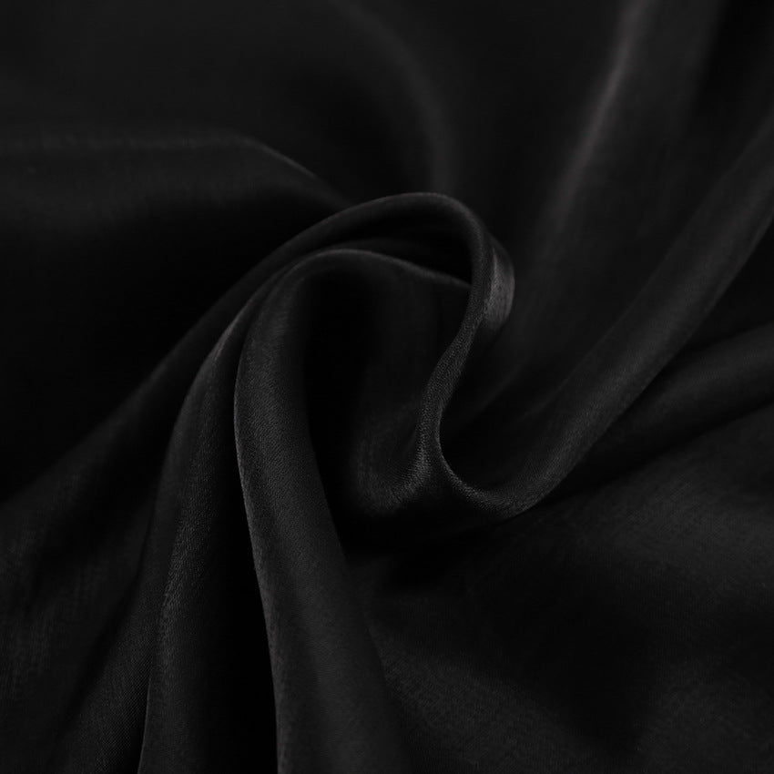 Dame elegant bluse i let, skinnende stof med klassisk krave og lange ærmer Stilla