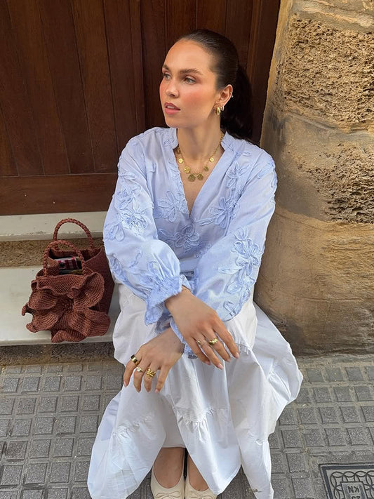 Dame elegant bluse med florale broderier og voluminøse ærmer Stilla