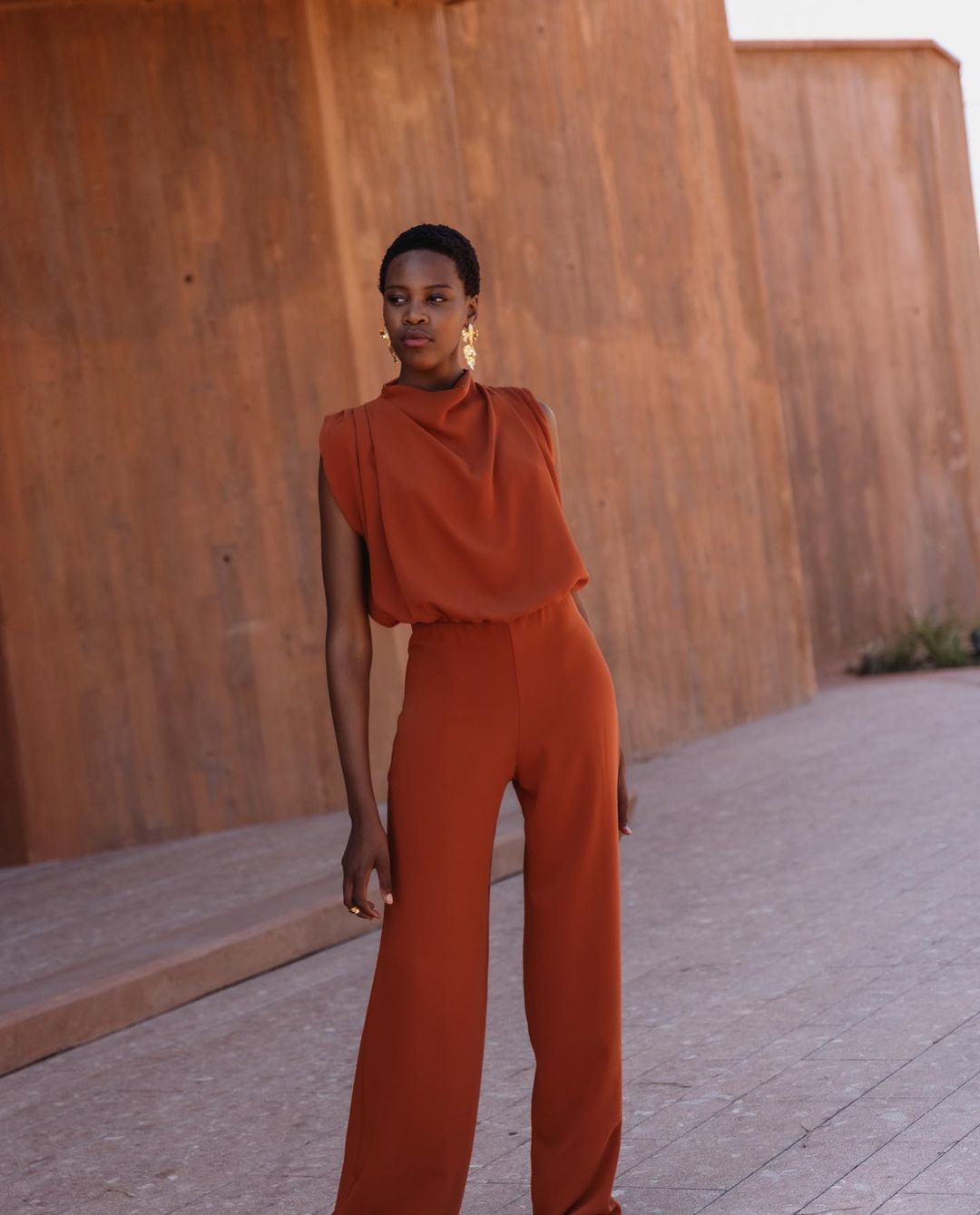Dame Elegant Jumpsuit med høje ben og smart stålkrave Stilla