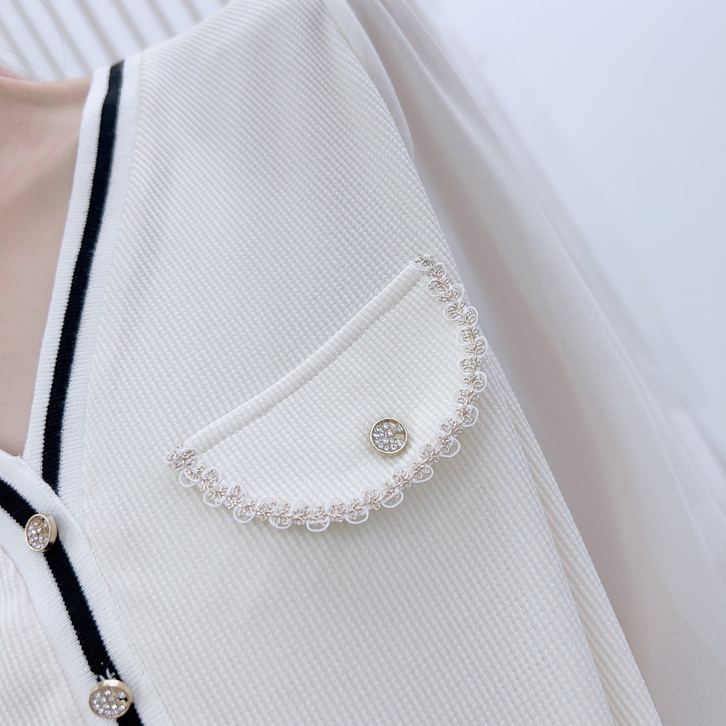 Dame Elegant Bluse med dekorative lommer og raffinerede knapdetaljer Stilla