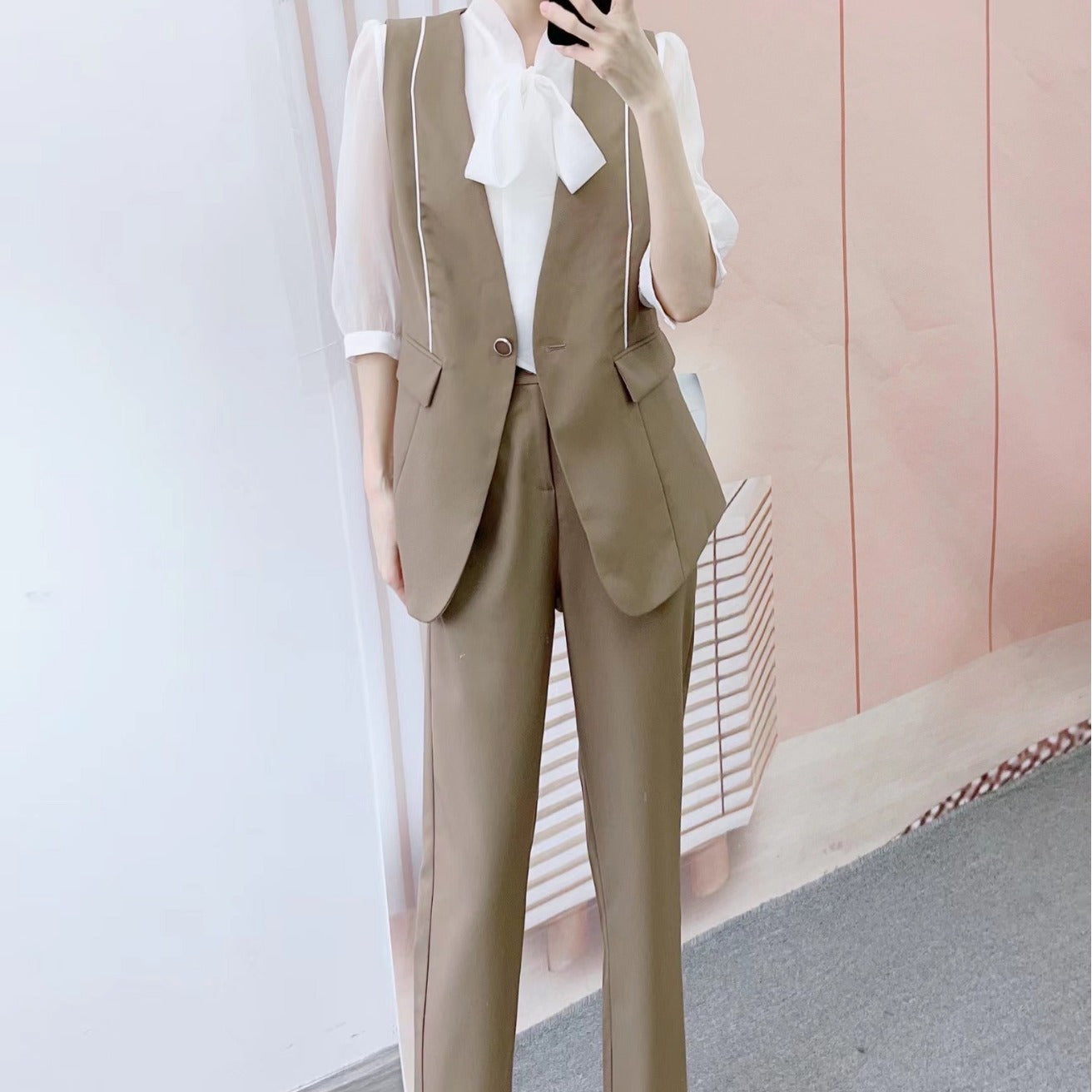 Dame Elegant Blazer-Bukser-Sæt med raffinerede detaljer og moderne snit Stilla