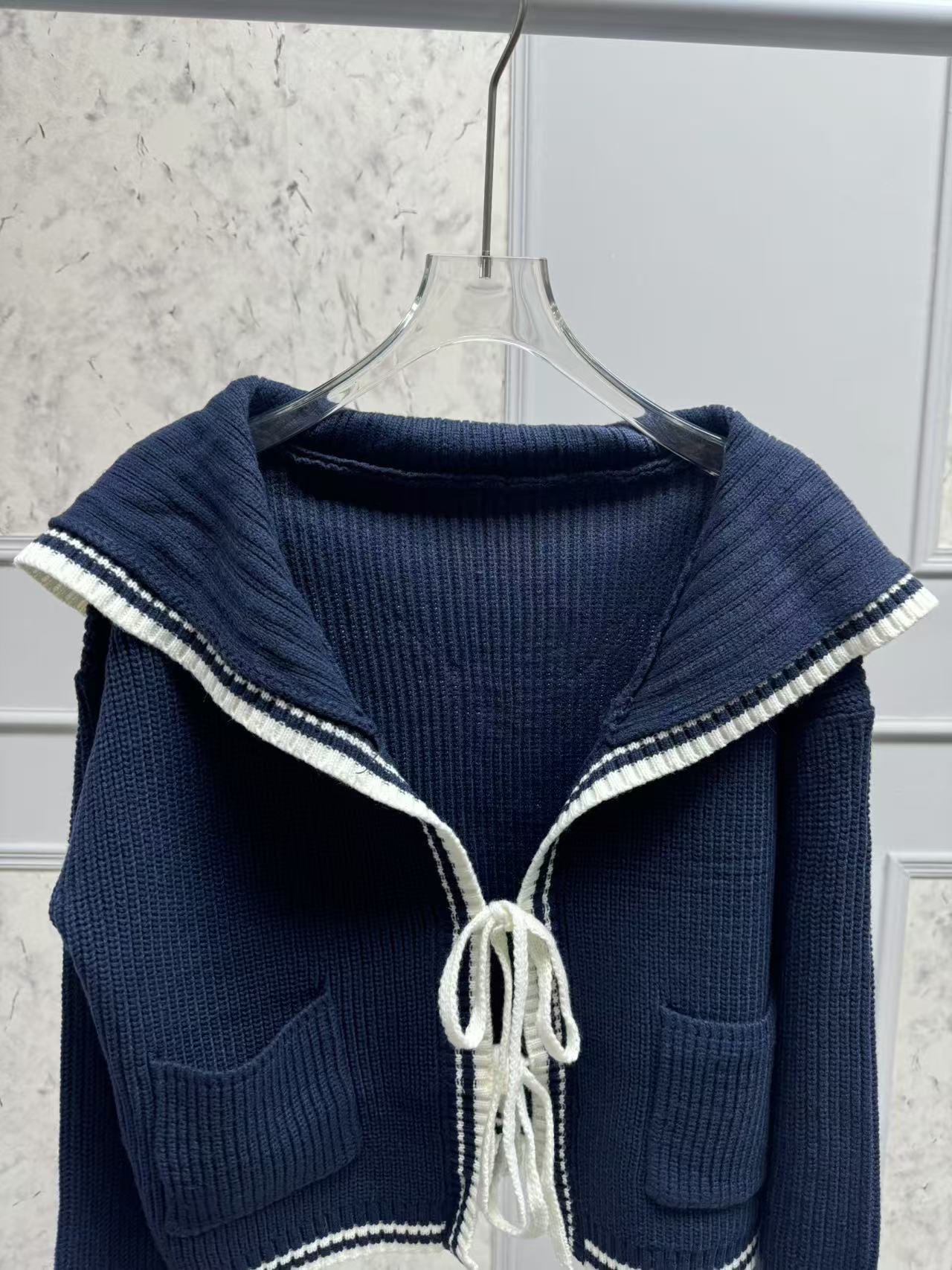 Dame cropped strikjakke med legende snor og kontrastaccente Stilla