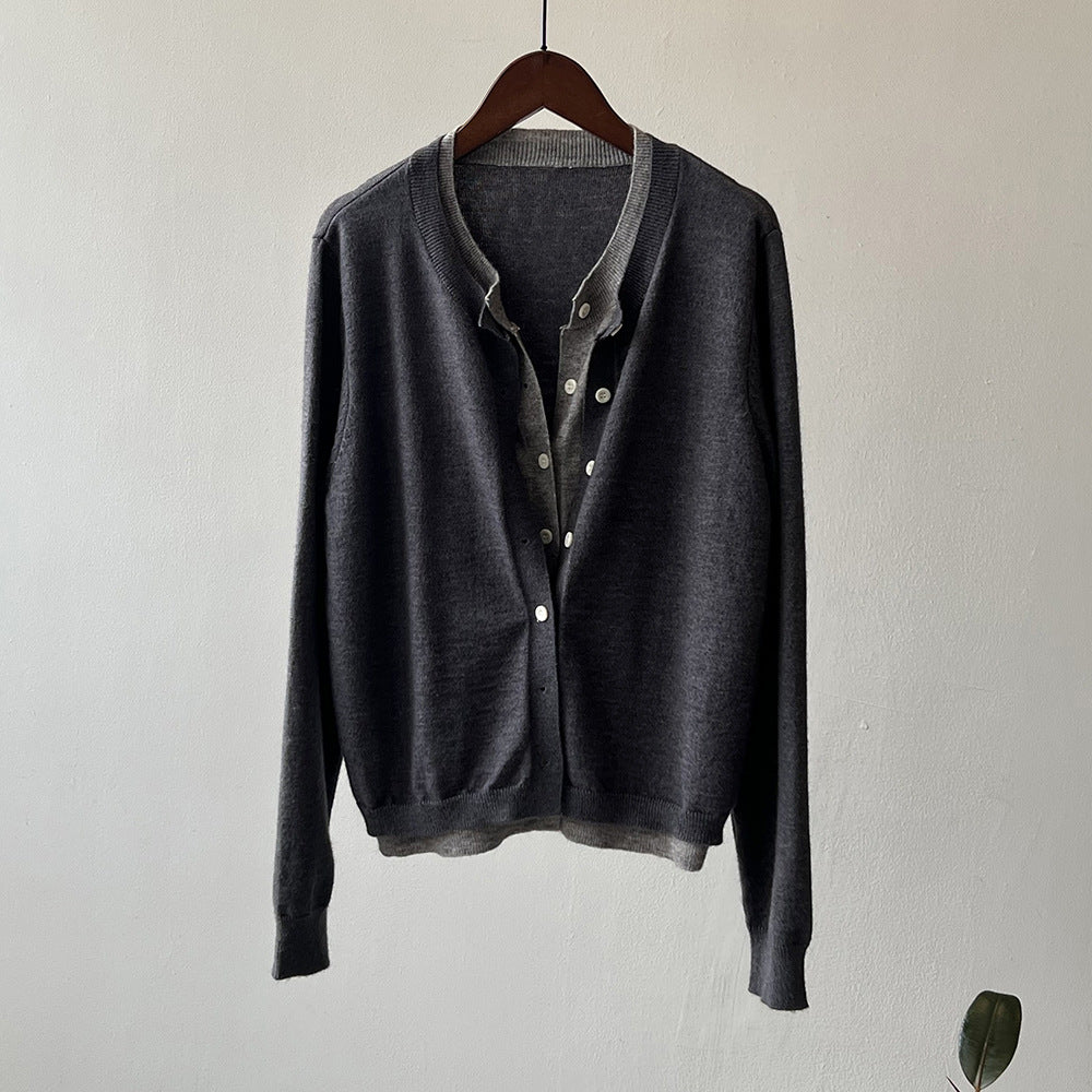 Dame afslappet cardigan lavet af fin strikkvalitet med knaplukning Stilla