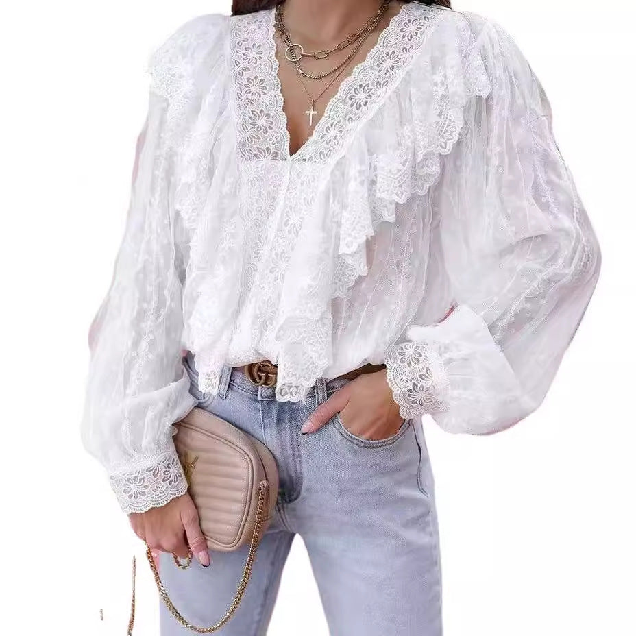Dame elegant bluse med spetskant og flæsedetaljer Stilla