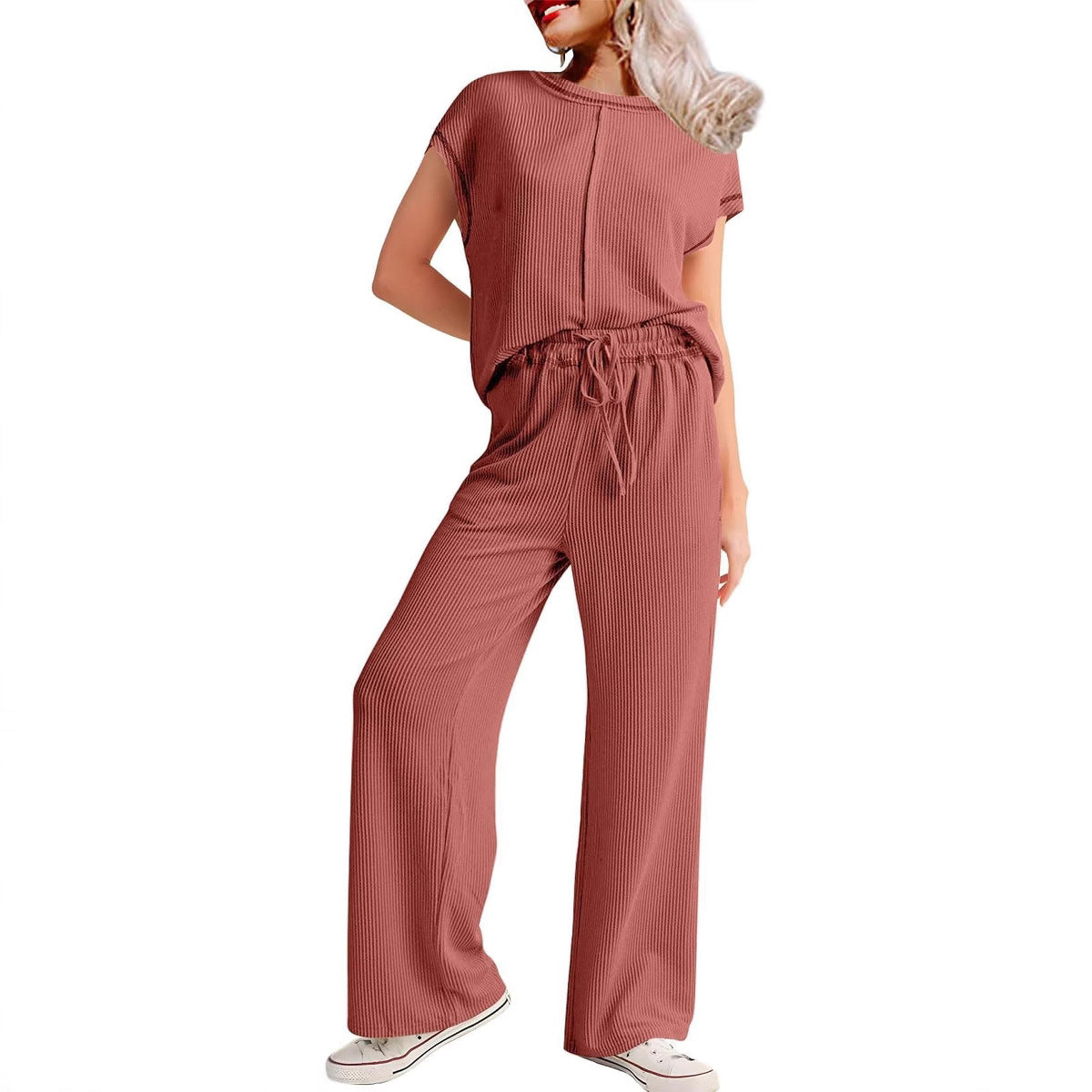 Dame Komfortabel og moderigtigt jumpsuit med brede ben og elastisk talje Stiila