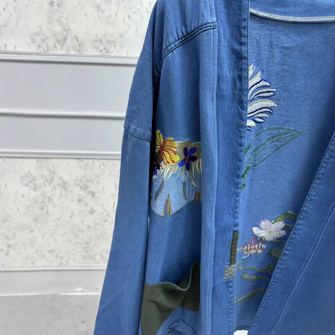 Dame Denimjakke med detaljerede broderier og farverige accenter Stilla