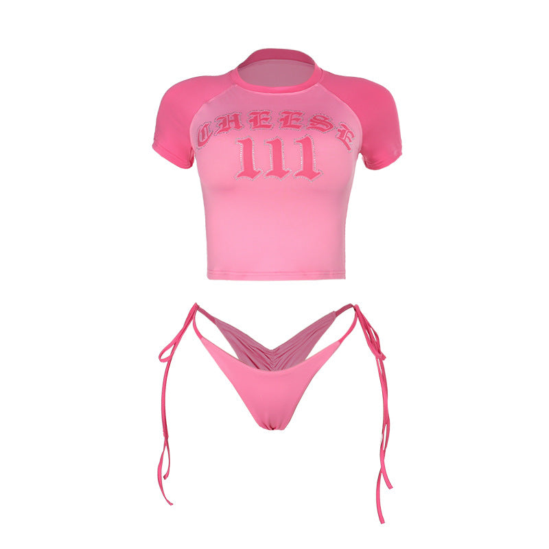 Dame Cropped Graphic T-shirt og High-Waisted Bikini Sæt Stilla