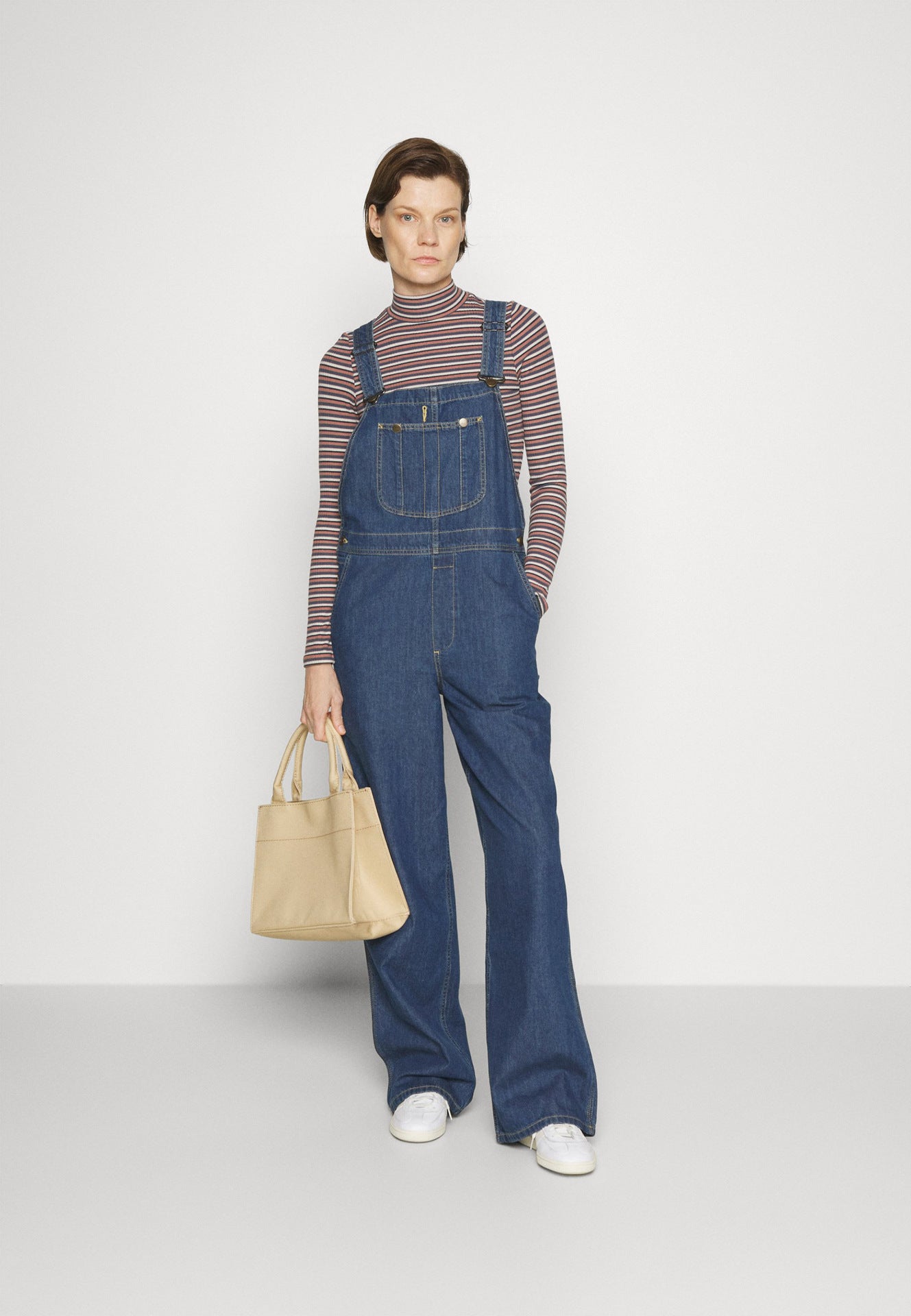 Dame afslappet denim overalls med funktionelle lommer og bredt ben Stilla