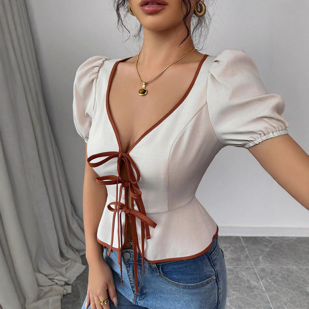 Dame elegant bluse med raffinerede flæsedetaljer og figursyet snit Stilla