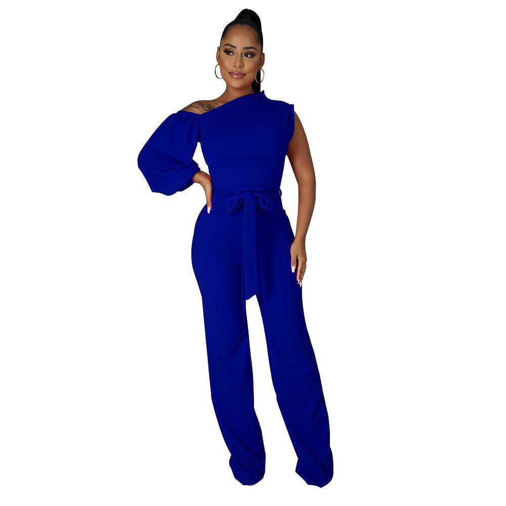 Dame jumpsuit med asymmetrisk snit og voluminøse ærmer Stilla