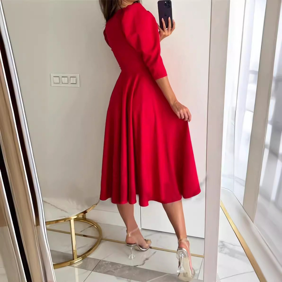 Dame A-linie kjole med puffærmer og omslagseffekt Stilla