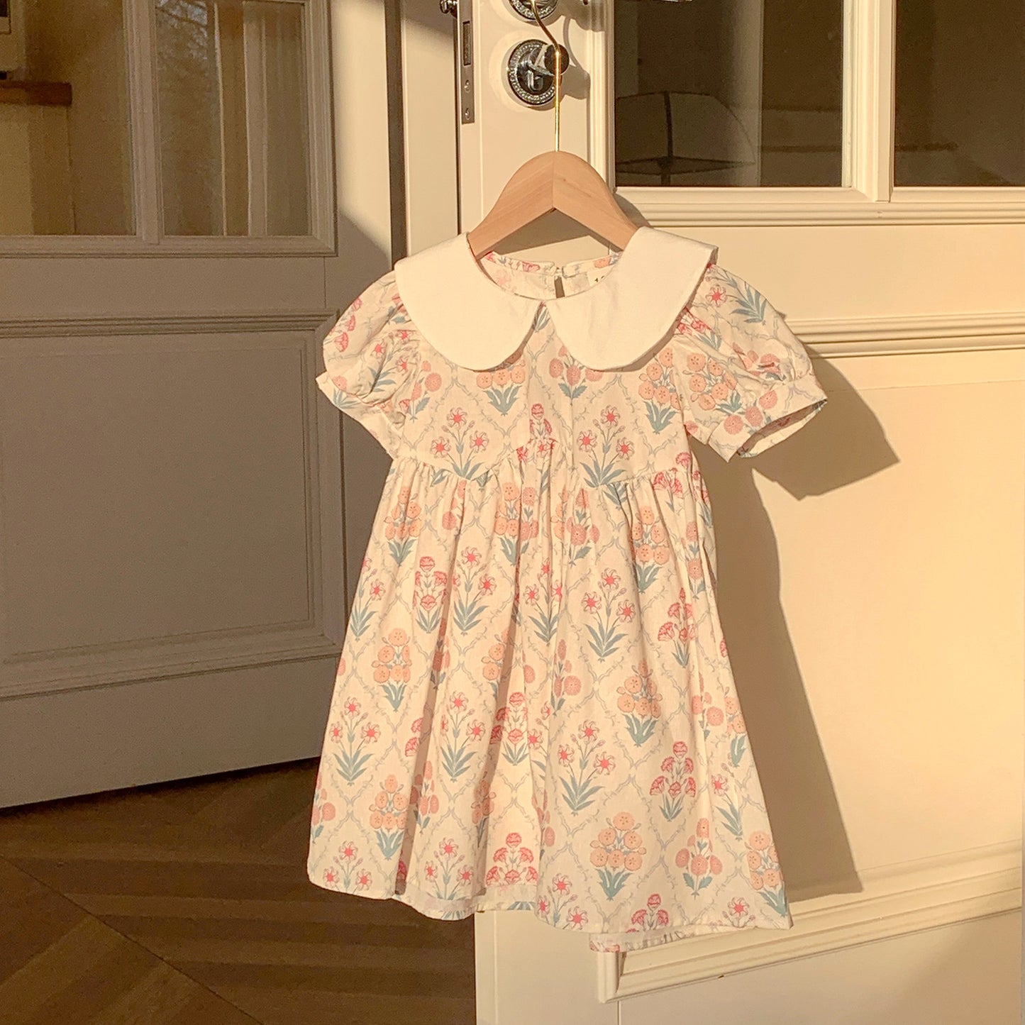 Pige Floral Print Kortærmet Kjole med Peter Pan Krave Stilla