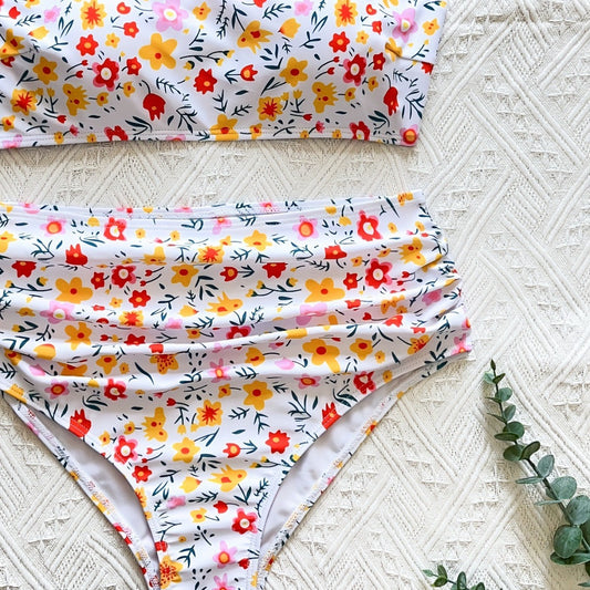 Dame to-delt bikini sæt med justerbare stropper og flydende design Stilla