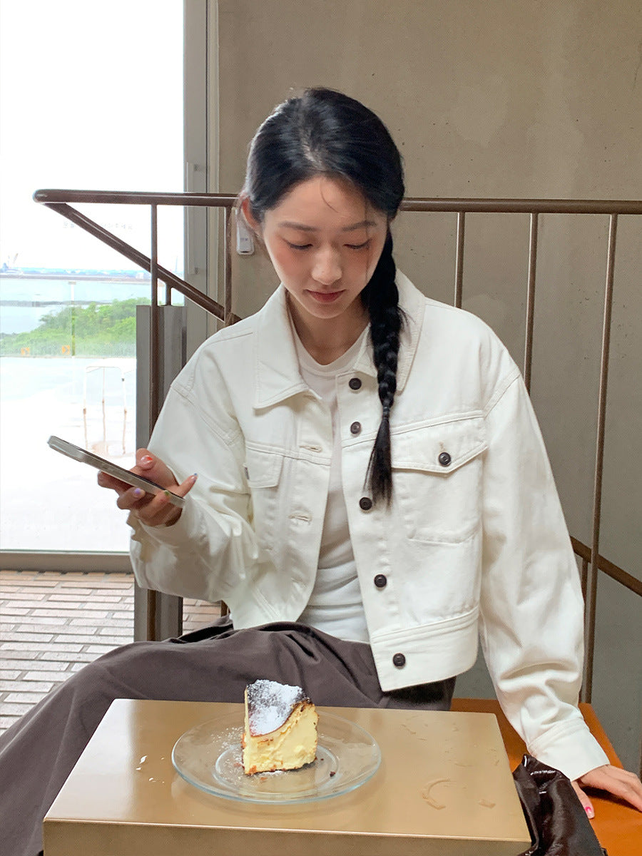 Dame Cropped Denimjakke med høje lommer og moderne knaplukning Stilla