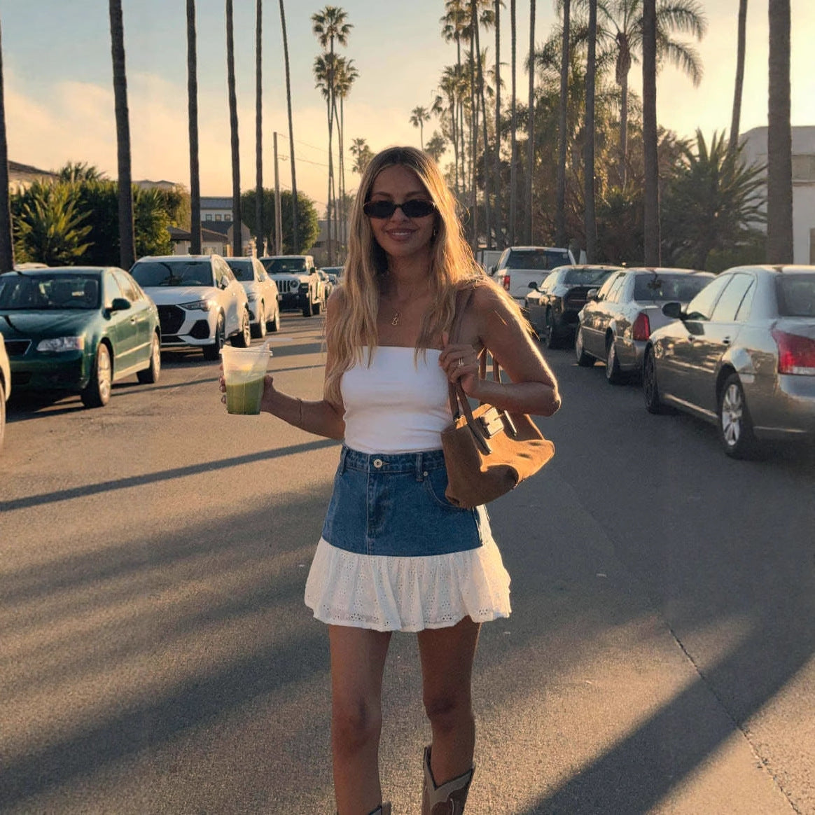 Dame denim-nederdel med flæsekant og tætsiddende design Stilla