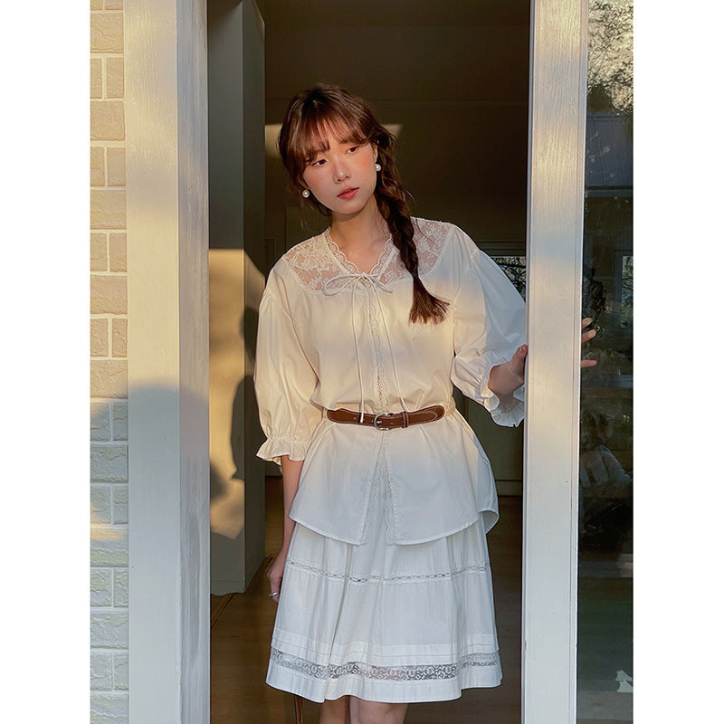 Dame afslappet bluse med spidsdetaljer og svajende nederdel Stilla