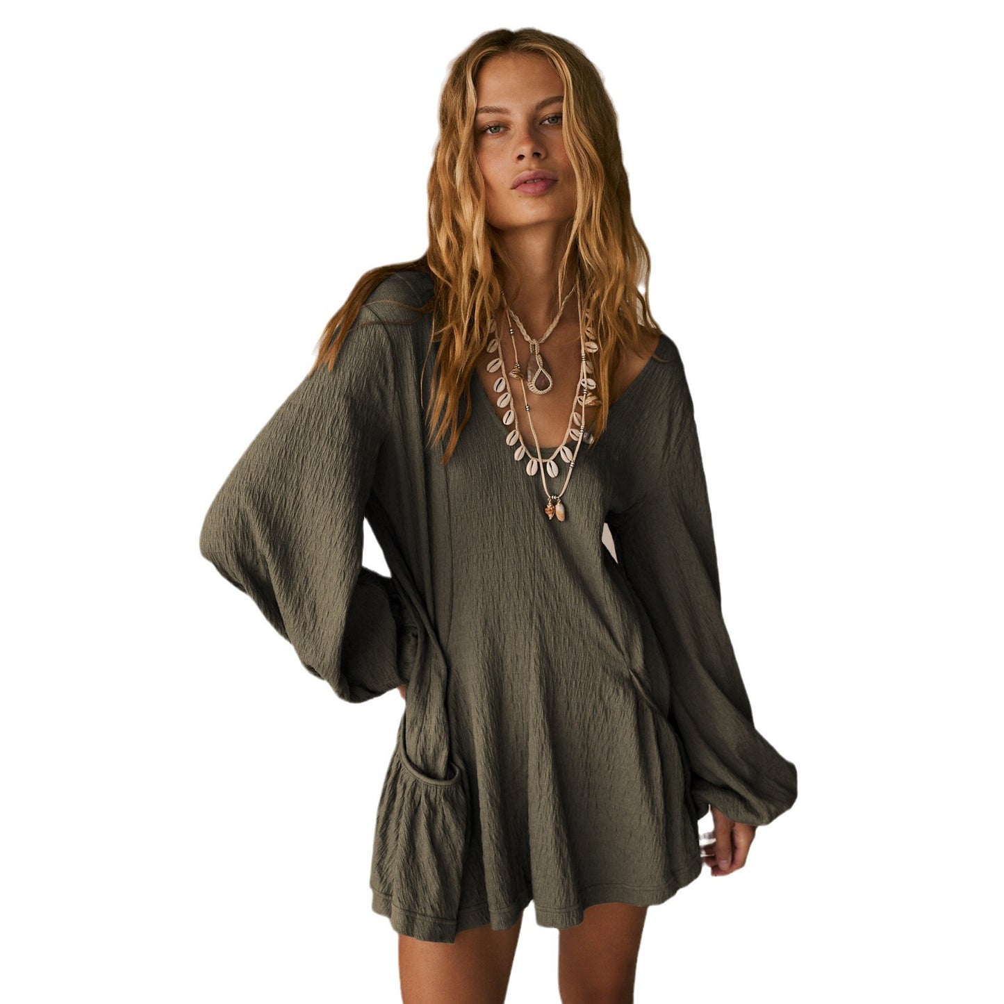 Dame afslappet kortærmet kjole med dyb V-halsudskæring og svajende kant Stilla