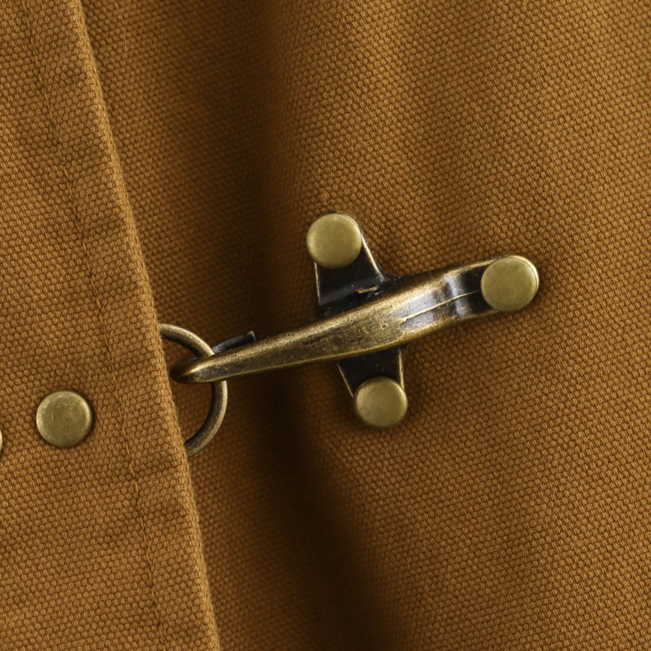 Dame afslappet overgangsjakke med voluminøs krave og praktiske lommer Stilla