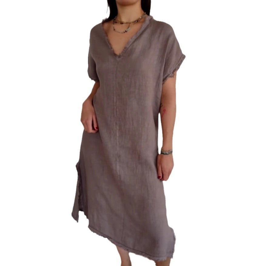 Dame afslappet linnedress med V-udskæring og ujævn kant Stiila
