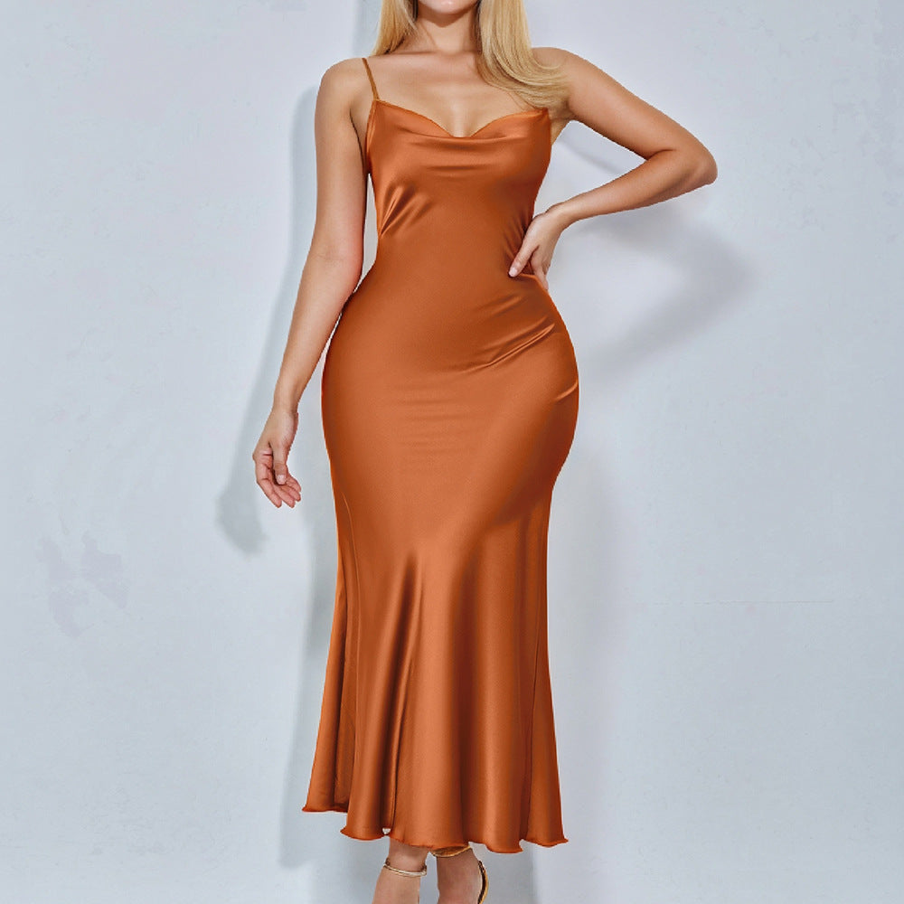 Dame elegant aftenkjole med spaghetti-stropper og flydende kant Stilla