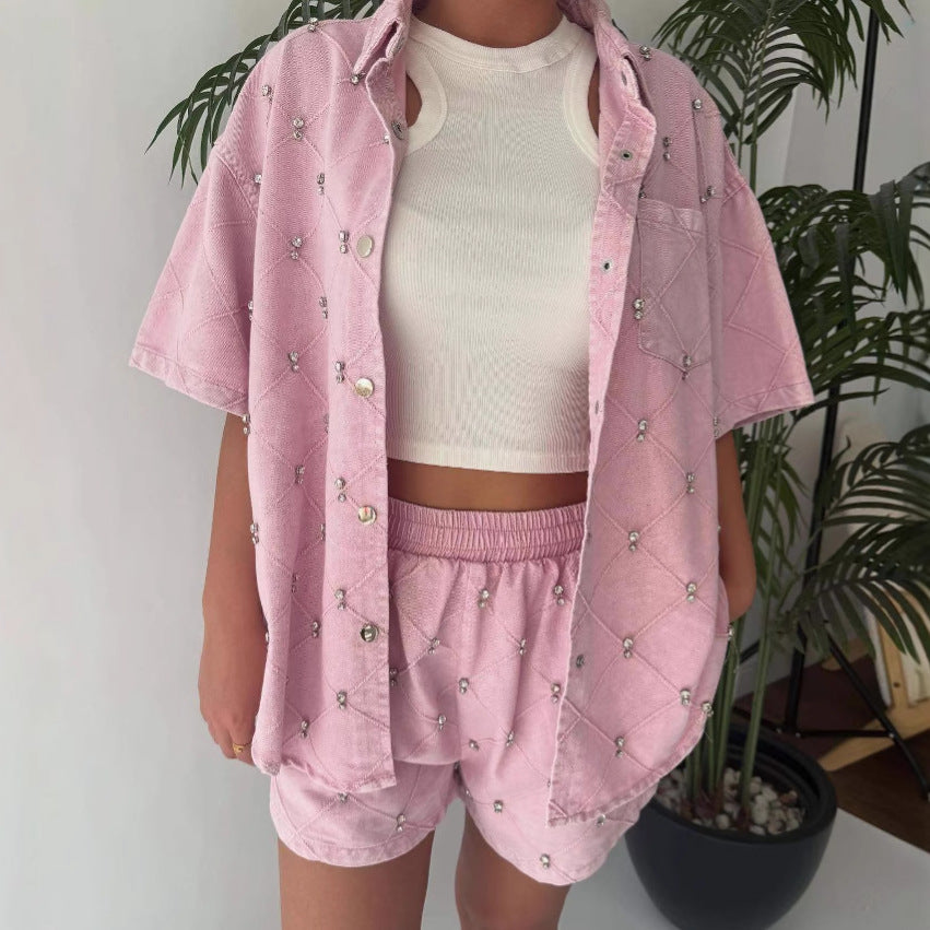 Dame afslappet og stilfuldt sæt bestående af kortærmet bluse og shorts Stilla