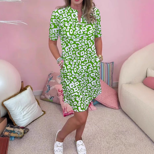 Dame afslappet kjole med sidelommer og moderigtigt mønster Stilla