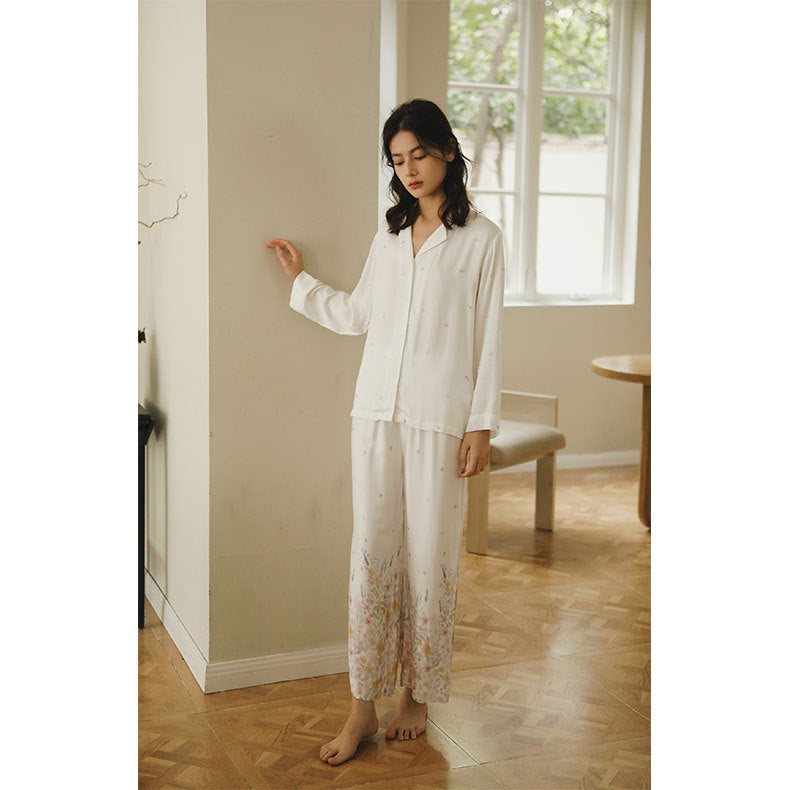 Dame luksuriøst satin pyjamas sæt med elegant knaplukning og floraltryk Stilla