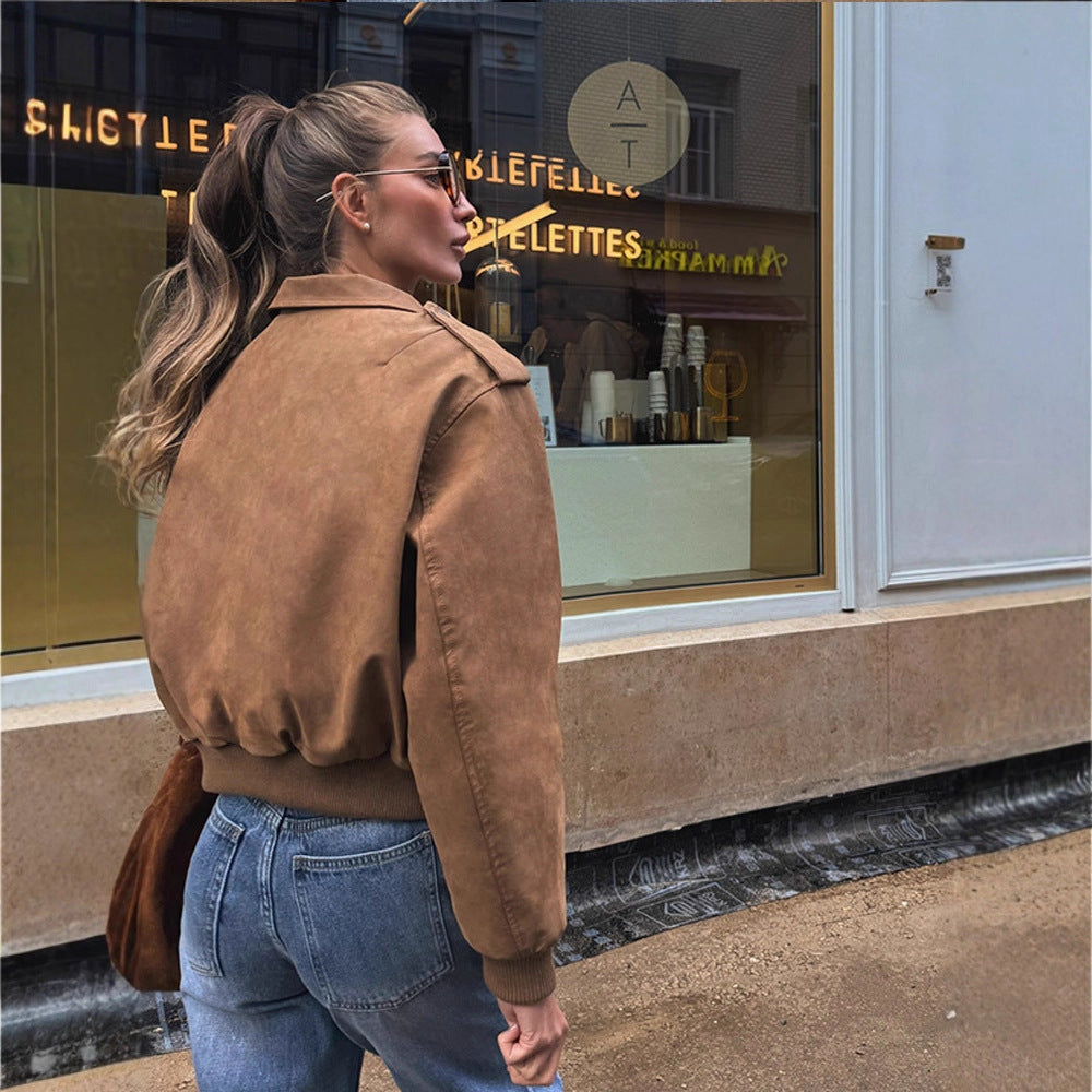 Dame afslappet kort jakke med voluminøse ærmer og lynlås Stilla