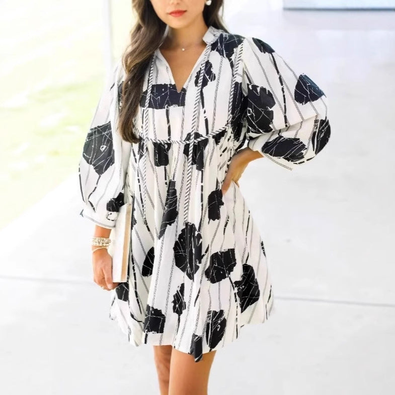 Dame afslappet blusekjole med blomstermønster og udskåret snit Stilla