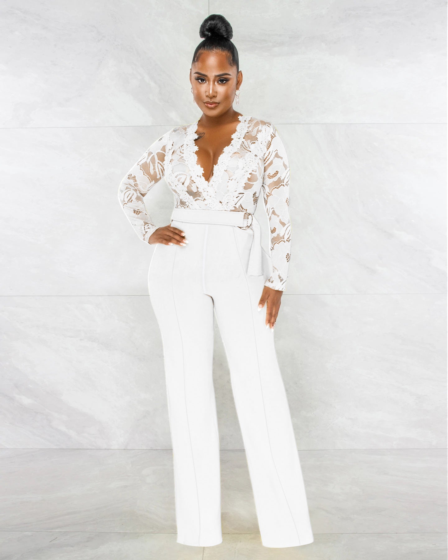 Dame Elegant Jumpsuit med dyb V-udskæring og blonde Stilla