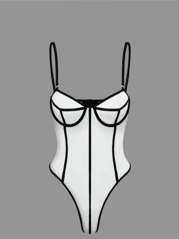 Dame designer bodysuit med kunstnerisk snit og fine detaljer Stilla