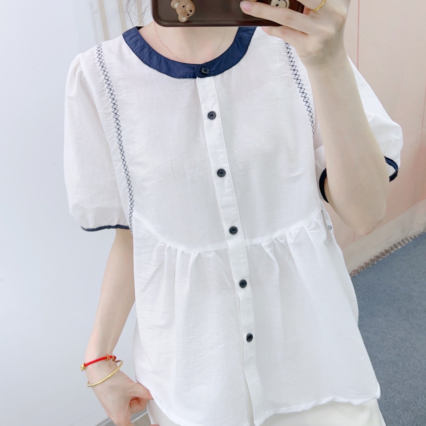 Dame elegant bluse med broderet krave og afslappet snit Stilla