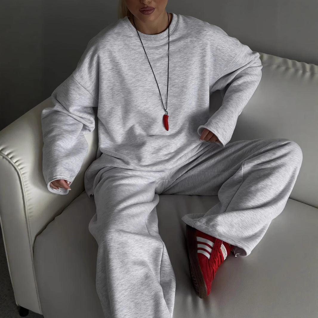 Dame afslappet lounge-sæt med oversized sweater og komfortable bukser Stilla