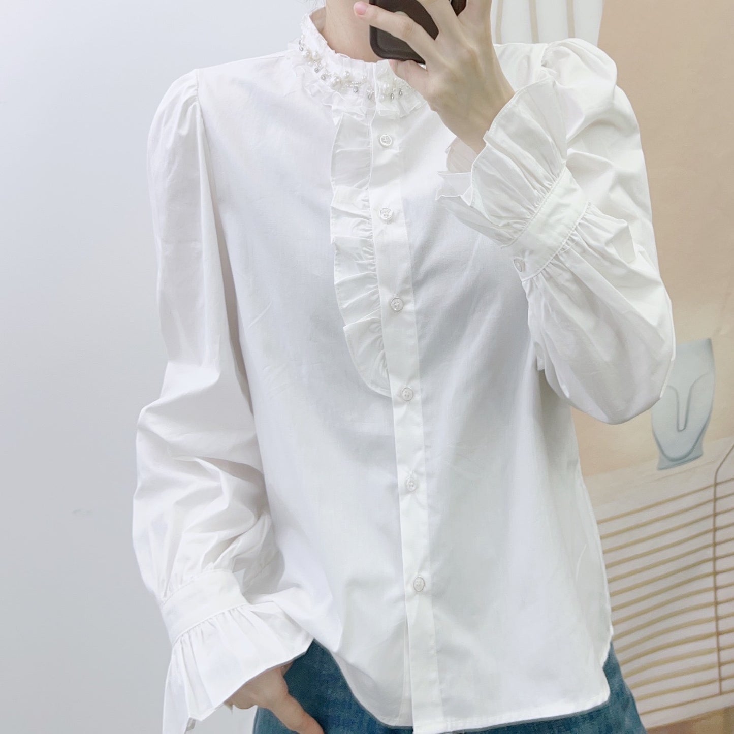 Dame Elegant Bluse med Volantdetaljer og Voluminøse Ærmer Stilla