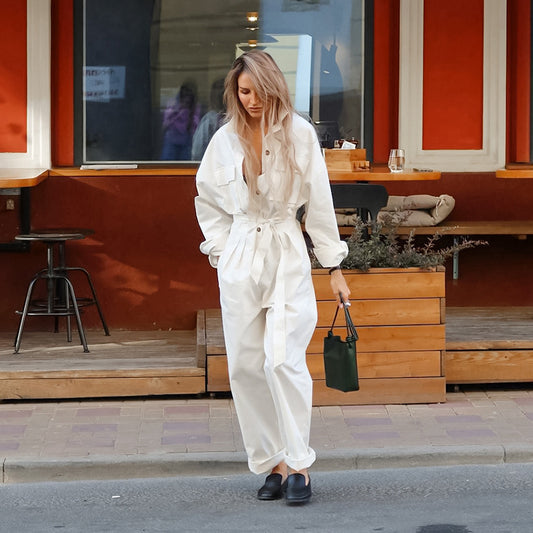 Dame Utility-jumpsuit med praktiske lommer og smart bælte Stilla