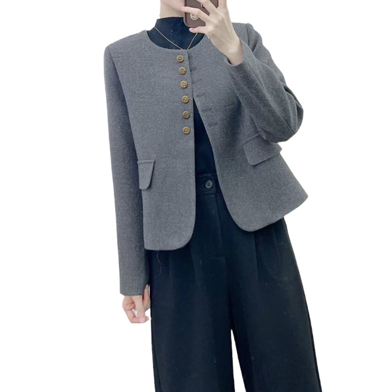 Dame elegant blazerjakke med skinnende knapdetaljer og praktiske lommer Stilla