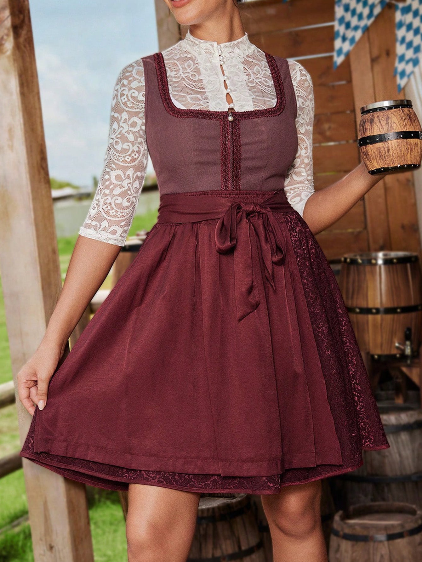 Dame Dirndlkjole med florale detaljer og spidse ærmer Stilla