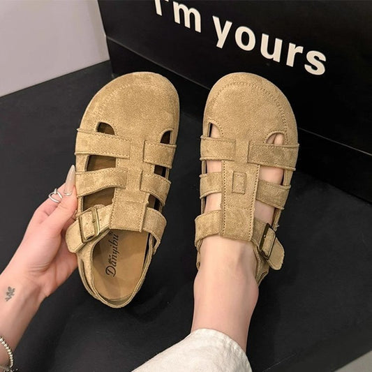 Dame remsandaler lavet af blødt nubucklæder med justerbart remdesign og skridsikker sål Stilla