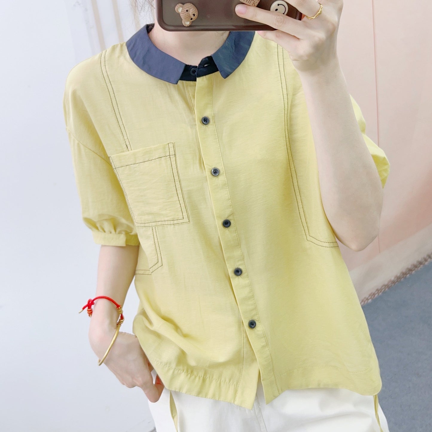 Dame afslappet kortærmet skjorte med kontrasterende krave og praktisk brystlomme Stilla