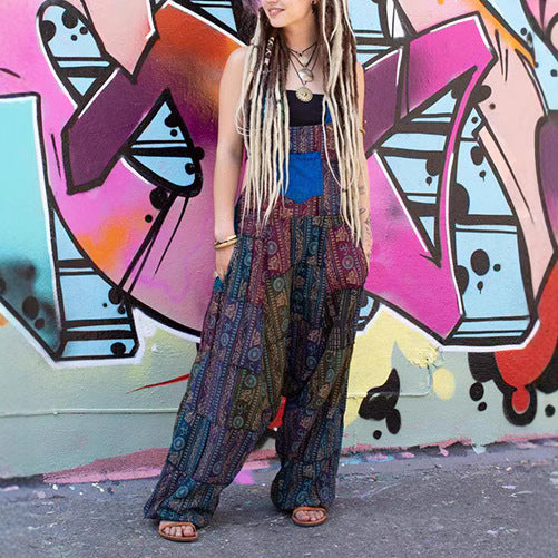 Dame afslappet overall lavet af farverigt patchwork-stof med praktiske lommer Stiila